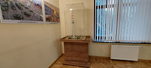 тумба для экспонатов