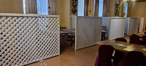 столы и перегородки для кафе